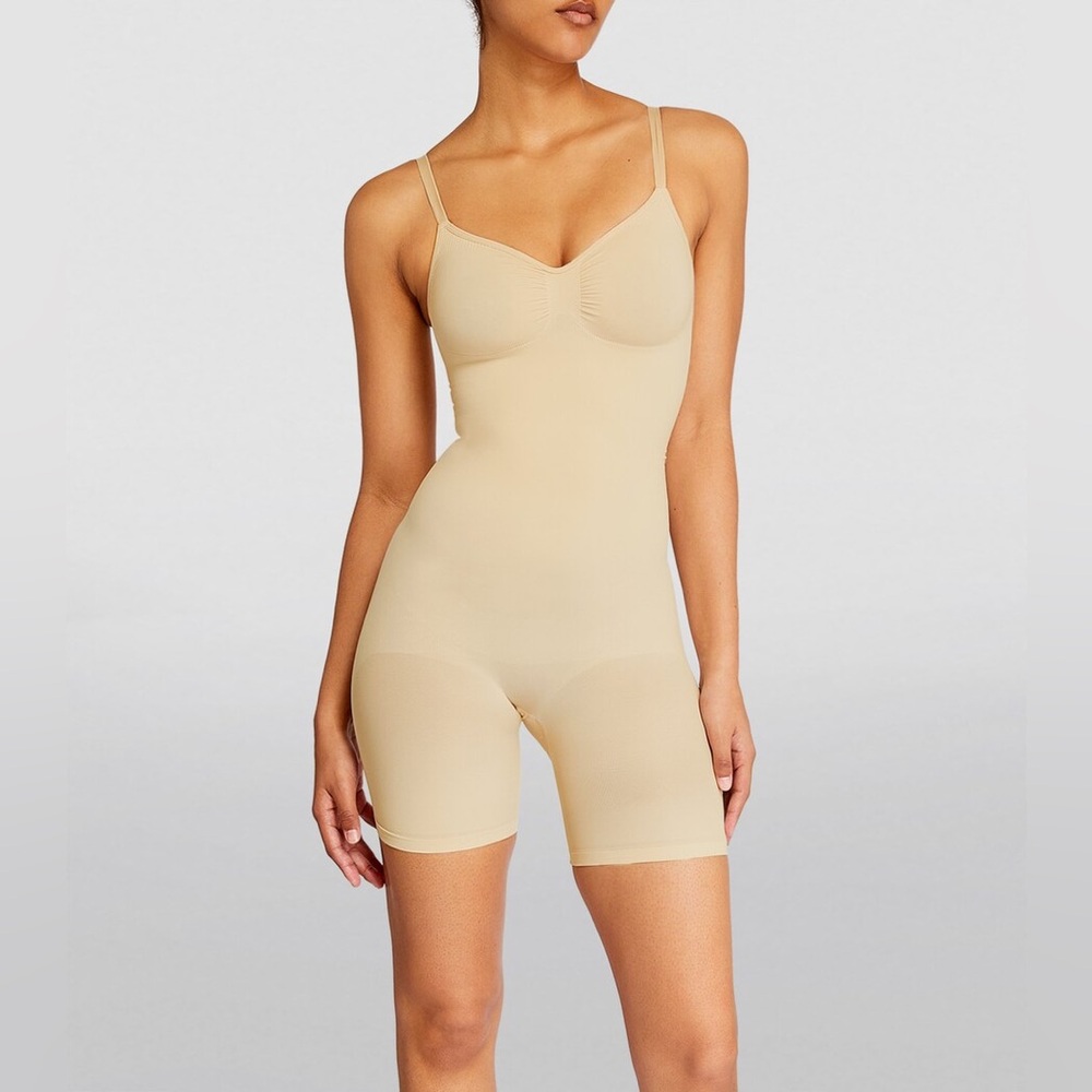 SKIMS Tan Shapewear Seamless Sculpt Bodysuit Size:  S/M